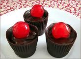 Copinhos de Chocolates com Brigadeiro e Cereja